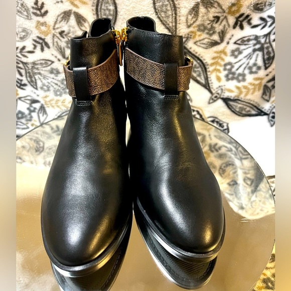 New Michael Kors Harland Chelsea Bootie Black 6.5M Leather MK Ankle Logo SideZip - Picture 10 of 16